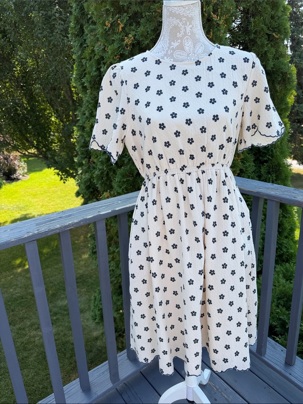 Women’s Cream Navy Floral Print Short Sleeve Dress sz M